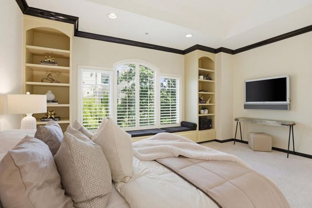 2060 Bunker Hill Drive, San Mateo, CA 94402