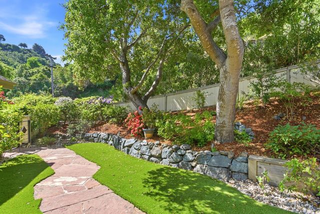 2060 Bunker Hill Drive, San Mateo, CA 94402