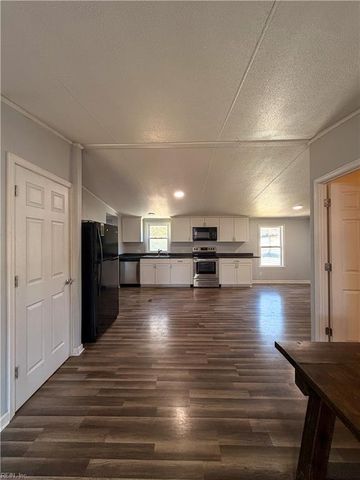 1214 Kansas ST, Suffolk, VA 23434