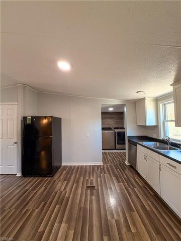 1214 Kansas ST, Suffolk, VA 23434