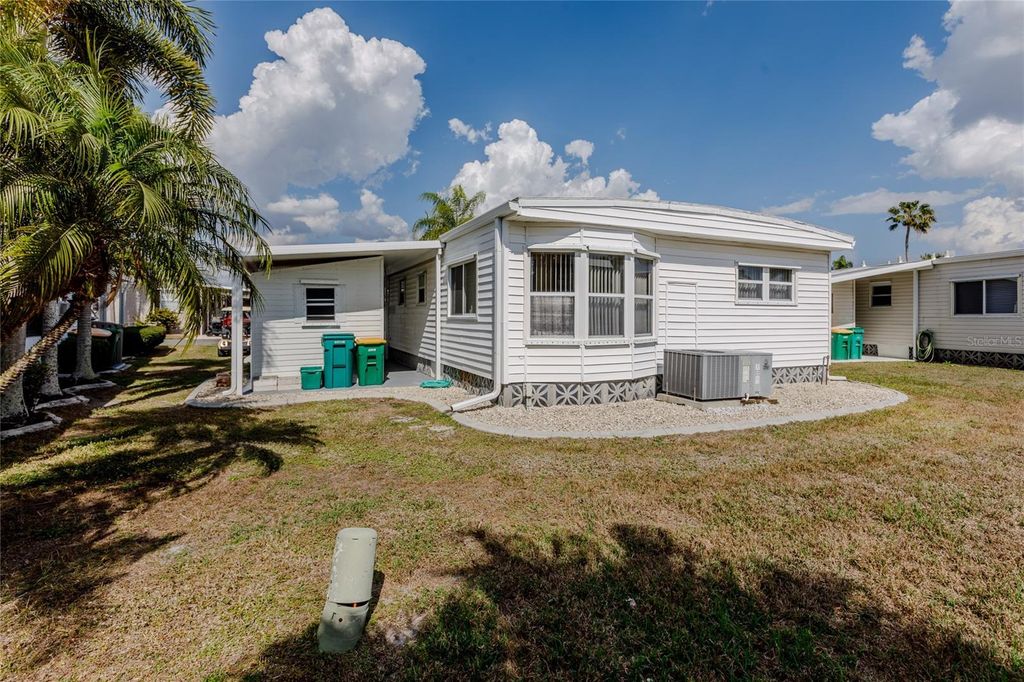 Image 17 of property listing at 2100 KINGS HIGHWAY 444, Port Charlotte, FL 33980