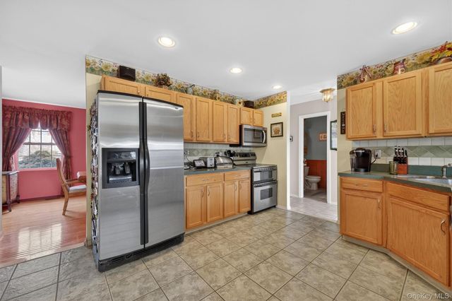 3 Windsor Garden Drive, New Windsor, NY 12553