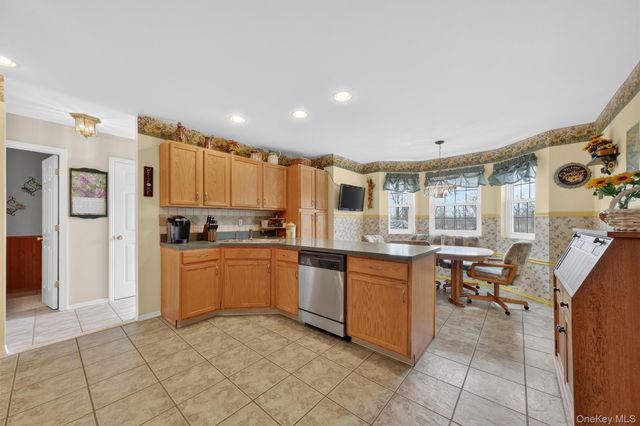 3 Windsor Garden Drive, New Windsor, NY 12553