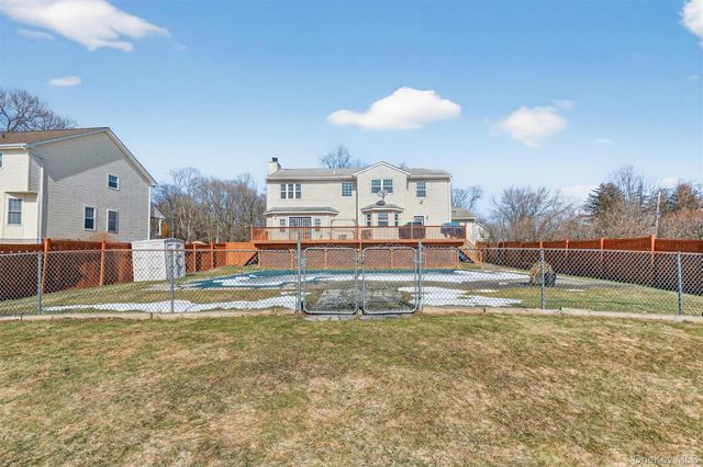 3 Windsor Garden Drive, New Windsor, NY 12553