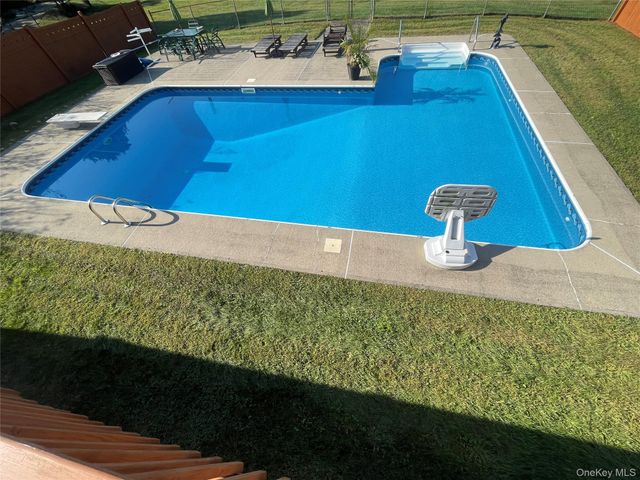 3 Windsor Garden Drive, New Windsor, NY 12553