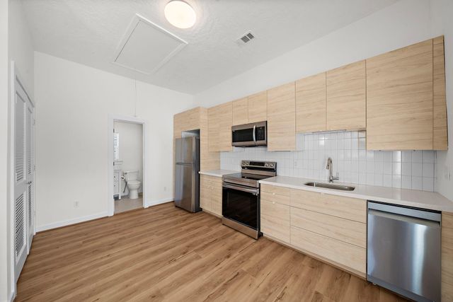 1414 Shearn Street B, Houston, TX 77007