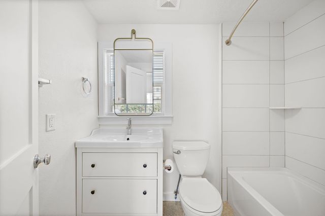 1414 Shearn Street B, Houston, TX 77007