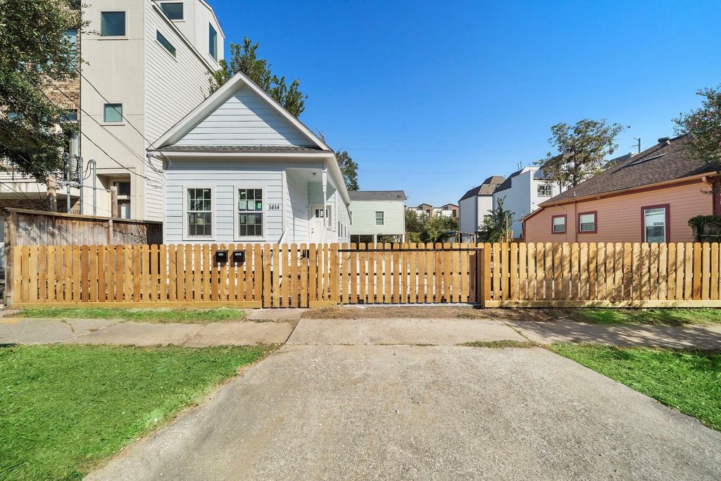 1414 Shearn Street B, Houston, TX 77007