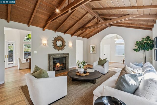 11 EL CAMINITO, Orinda, CA 94563