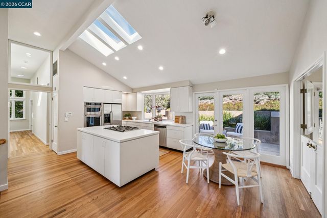 11 EL CAMINITO, Orinda, CA 94563