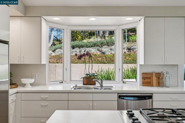 11 EL CAMINITO, Orinda, CA 94563