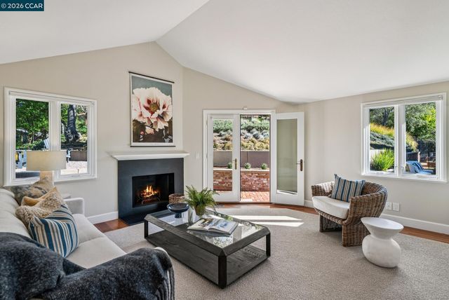 11 EL CAMINITO, Orinda, CA 94563