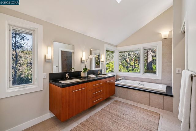 11 EL CAMINITO, Orinda, CA 94563