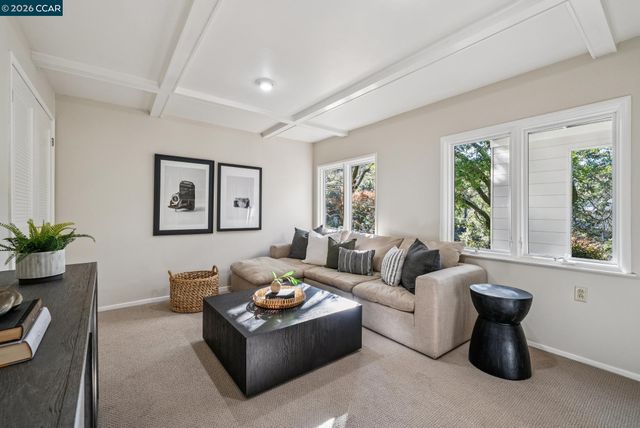 11 EL CAMINITO, Orinda, CA 94563