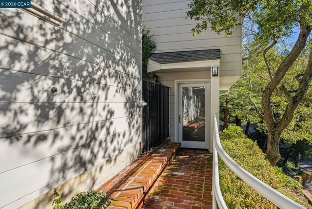 11 EL CAMINITO, Orinda, CA 94563