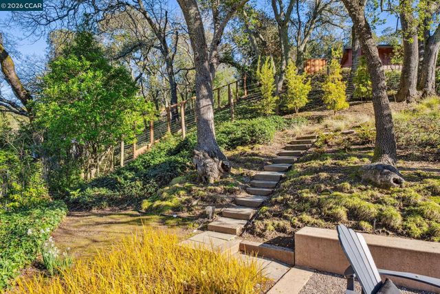 11 EL CAMINITO, Orinda, CA 94563