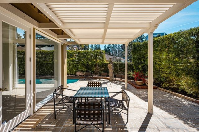 5 Rue Fontainbleau, Newport Beach, CA 92660