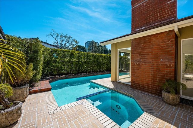 5 Rue Fontainbleau, Newport Beach, CA 92660