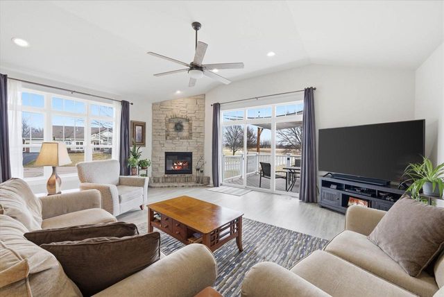 S70W15775 Sandalwood DRIVE, Muskego, WI 53150