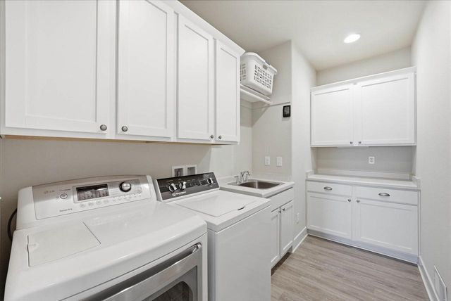 S70W15775 Sandalwood DRIVE, Muskego, WI 53150