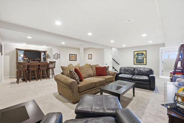 S70W15775 Sandalwood DRIVE, Muskego, WI 53150