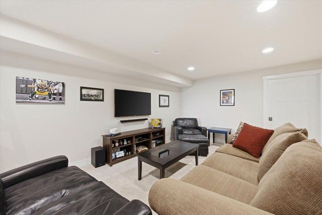 S70W15775 Sandalwood DRIVE, Muskego, WI 53150