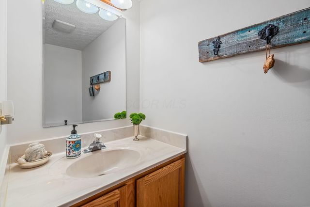 8910 SEDONA Court, Lewis Center, OH 43035