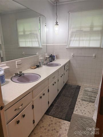 4730 16th Street Drive NE, Hickory, NC 28602