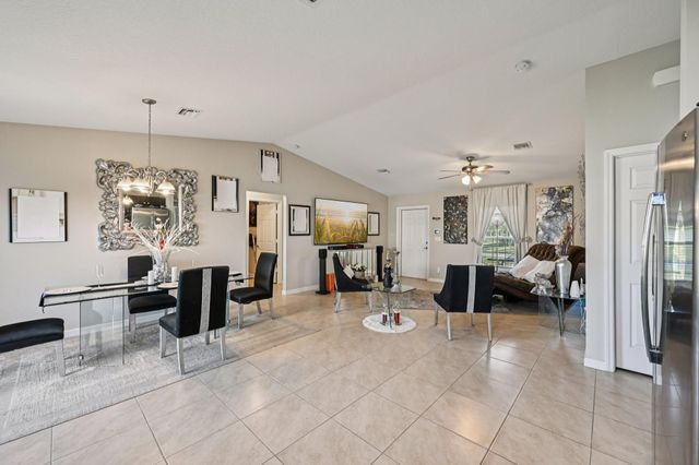 593 NW Avon Ave, Port St Lucie, FL 34983