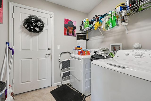 593 NW Avon Ave, Port St Lucie, FL 34983