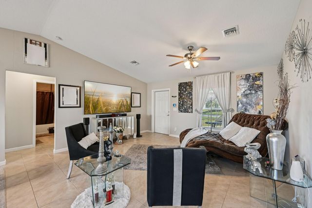 593 NW Avon Ave, Port St Lucie, FL 34983