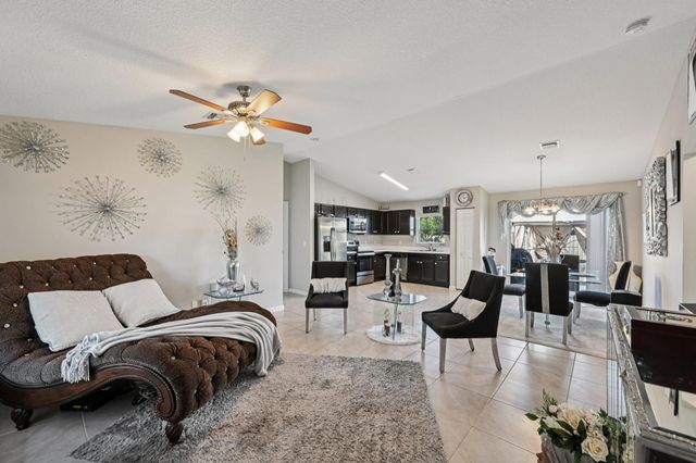 593 NW Avon Ave, Port St Lucie, FL 34983