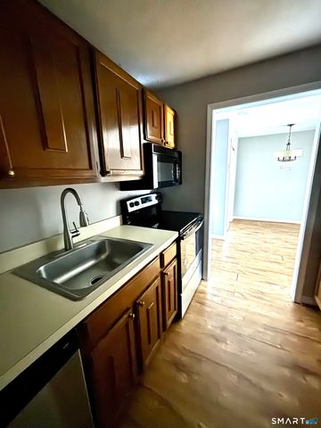 90 Kane Street B6, West Hartford, CT 06119