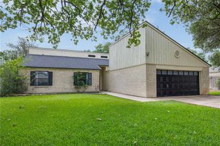 3803 Old Oaks Drive, Bryan, TX 77802
