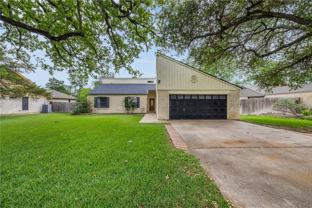 3803 Old Oaks Drive, Bryan, TX 77802 — photo 4