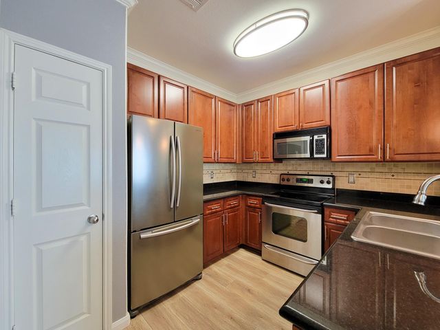 9200 Westheimer Road 305, Houston, TX 77063