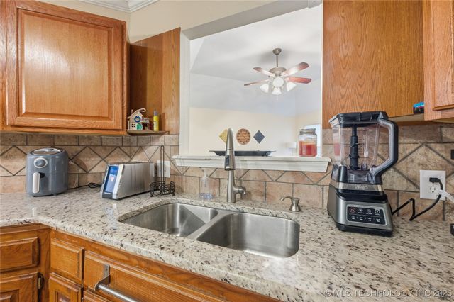 1017 W Pittsburg Place, Broken Arrow, OK 74012