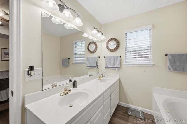 1017 W Pittsburg Place, Broken Arrow, OK 74012