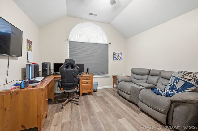 1017 W Pittsburg Place, Broken Arrow, OK 74012