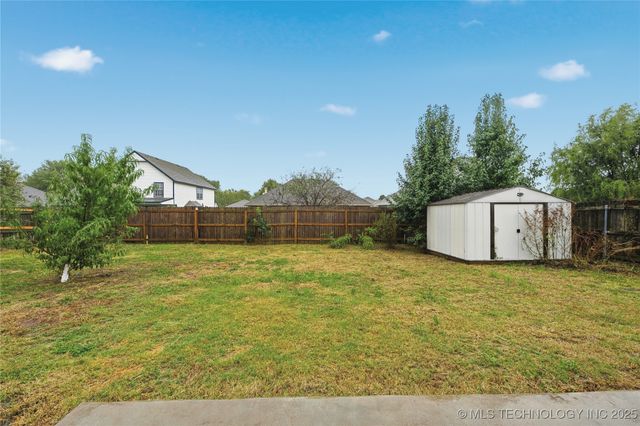 1017 W Pittsburg Place, Broken Arrow, OK 74012