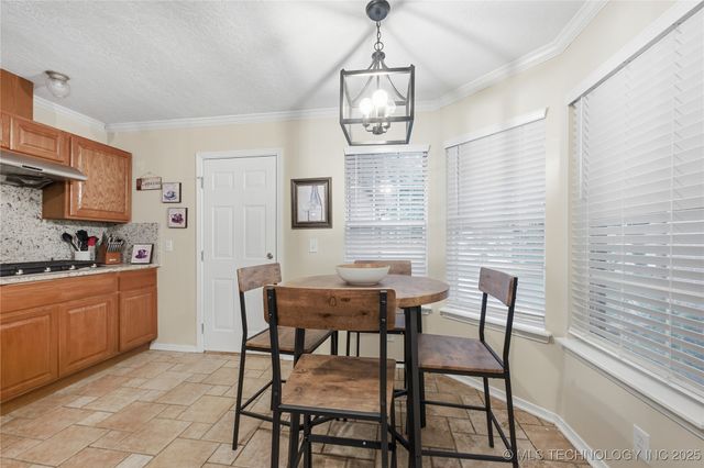 1017 W Pittsburg Place, Broken Arrow, OK 74012