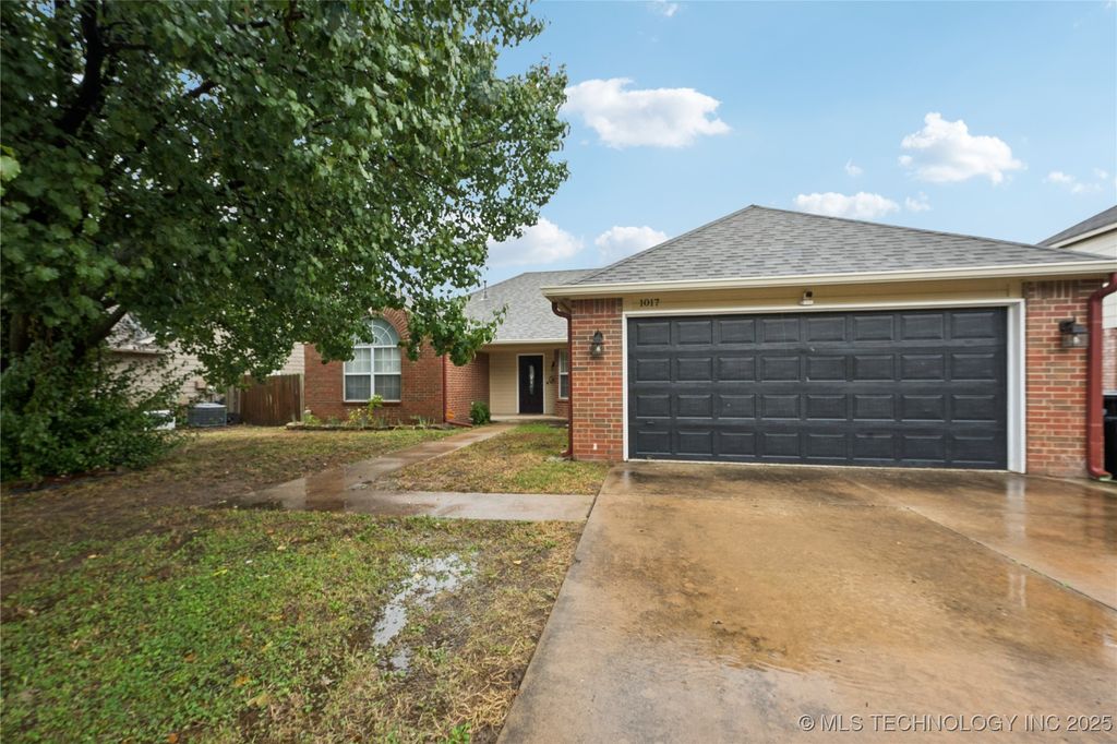 1017 W Pittsburg Place, Broken Arrow, OK 74012