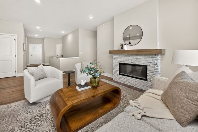 9101 Robinson Drive, West Des Moines, IA 50266