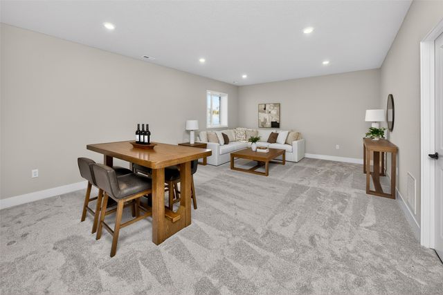 9101 Robinson Drive, West Des Moines, IA 50266