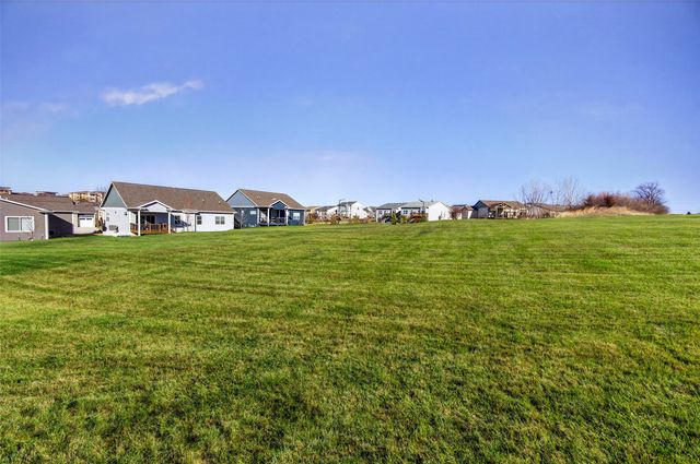 9101 Robinson Drive, West Des Moines, IA 50266