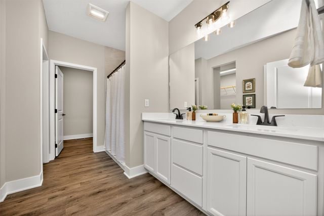 9101 Robinson Drive, West Des Moines, IA 50266