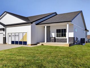 9101 Robinson Drive, West Des Moines, IA 50266