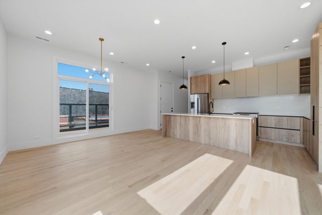 1244 N Kedzie Avenue 4, Chicago, IL 60651
