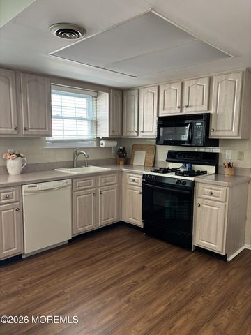 23 Hastings Drive, Forked River, NJ 08731