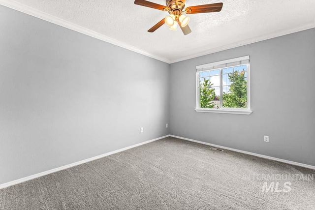 453 E Chapparosa Dr, Kuna, ID 83634